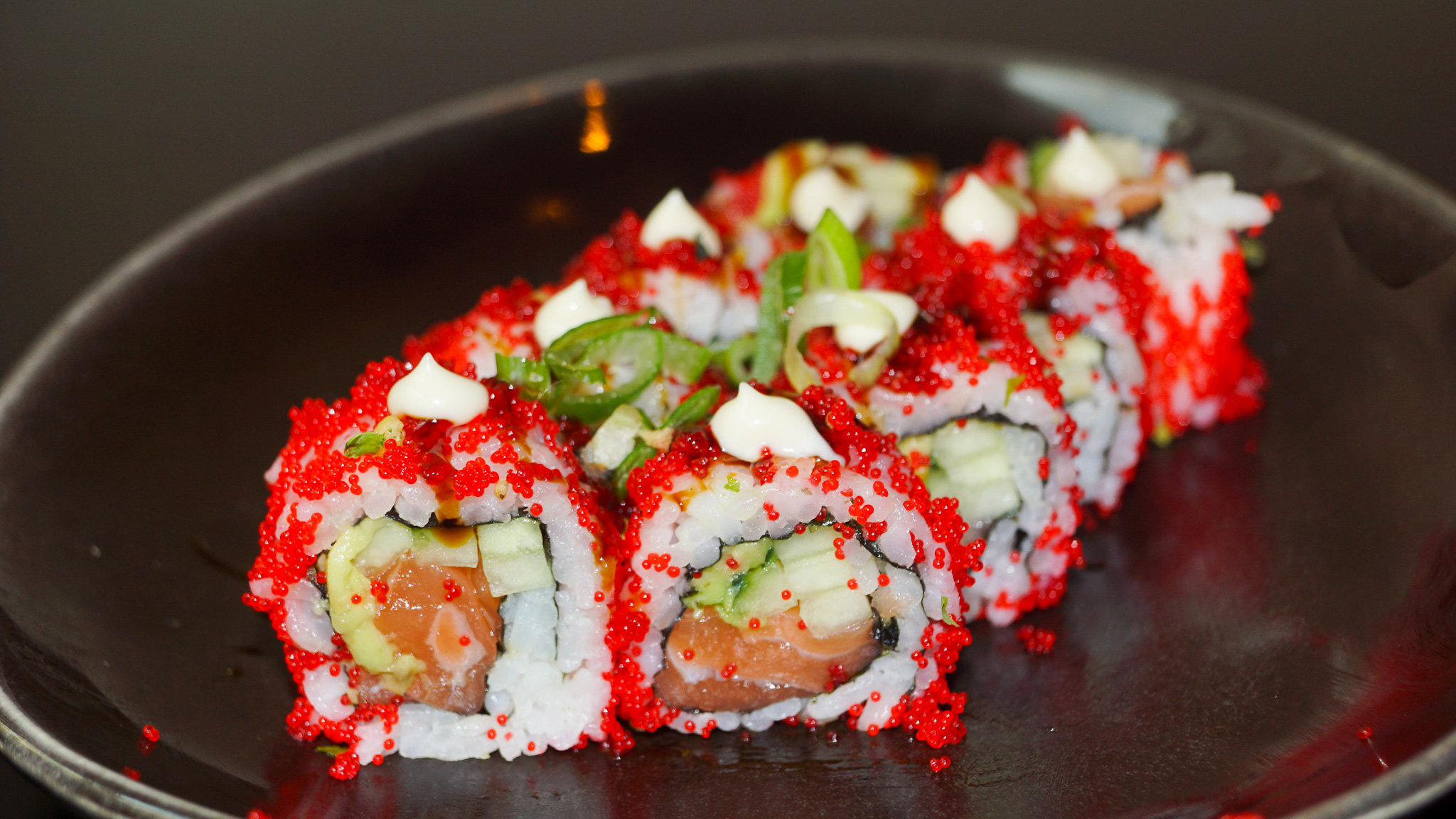 roll-massago salmon